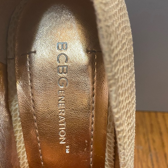 BCBG HIGH HEEL TAN SNAKE PRINT HEELS SIZE 8 - Picture 5 of 9